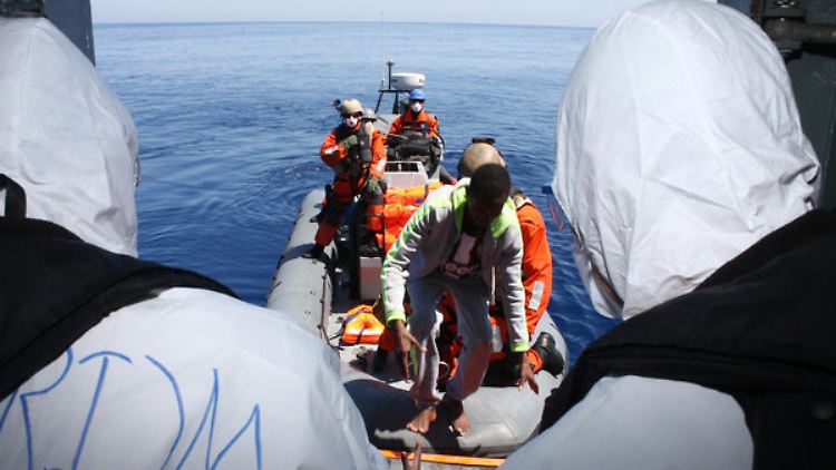 Der Marineeinsatz der EU-Staaten rettet vielen Menschen das Leben.