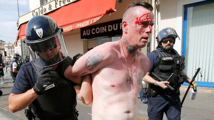 Rund 250 Polizisten waren im Einsatz, um die Lage zu beruhigen.