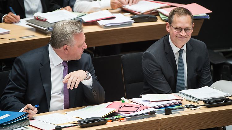 Haben die Verwaltung nicht im Griff: Berlins Regierender Bürgermeister Müller und sein Innensenator Henkel.