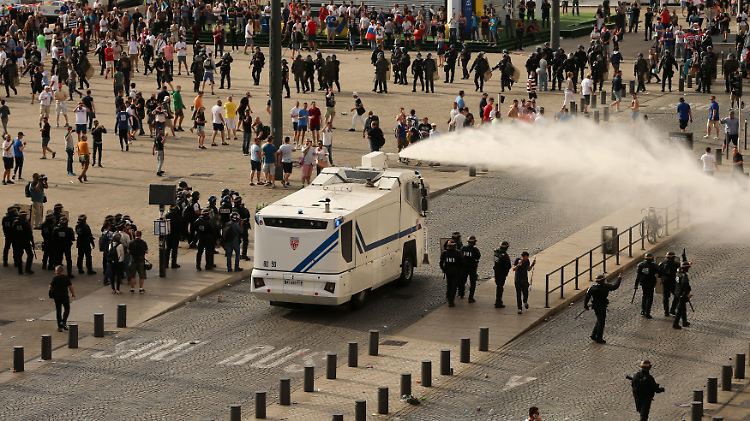 Marseille 9 Tränengas flächendeckend verbreiten