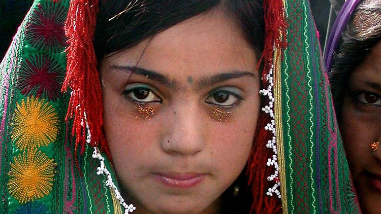 Eine zwölfjährige Braut, aufgenommen während einer Hochzeits-Zeremonie in Herat in Afghanistan (Archiv).