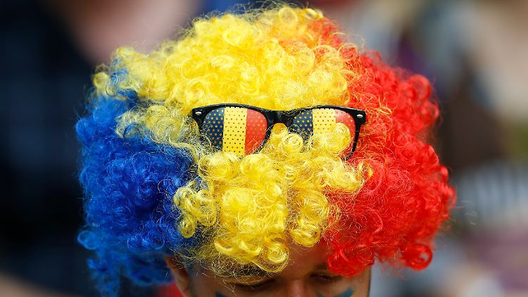 Ein rumänischer Fan beim Auftaktspiel der Fußball-EM gegen Frankreich.
