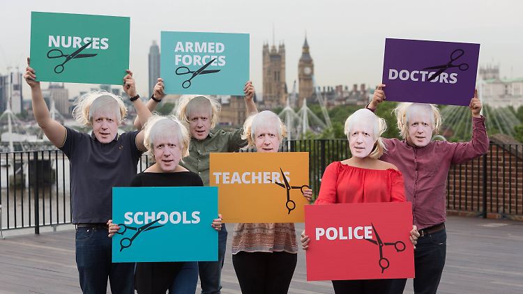 Allgegenwärtig auch bei seinen Kritikern: Brexit-Anhänger Johnson, wenngleich diesmal nur als Maske.