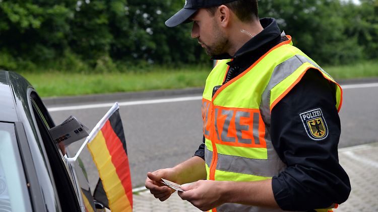 Die Bundespolizei hatte vor dem ersten EM-Spiel in Lille die Kontrollen im deutsch-französischen Grenzbereich verschärft.