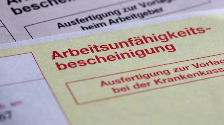 Sechs Wochen lang bekommen kranke Arbeitnehmer ihren Lohn weiter gezahlt. Danach springt die Krankenkase ein.