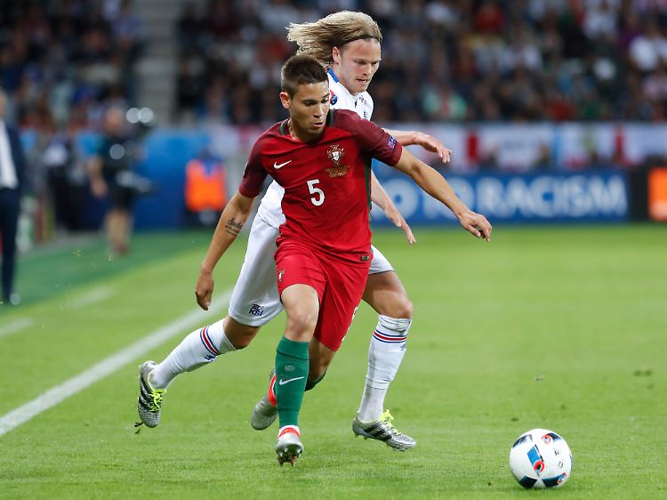 Läuft in der kommenden Saison wohl für den BVB auf: Portugals Linksverteidiger Raphaël Guerreiro.