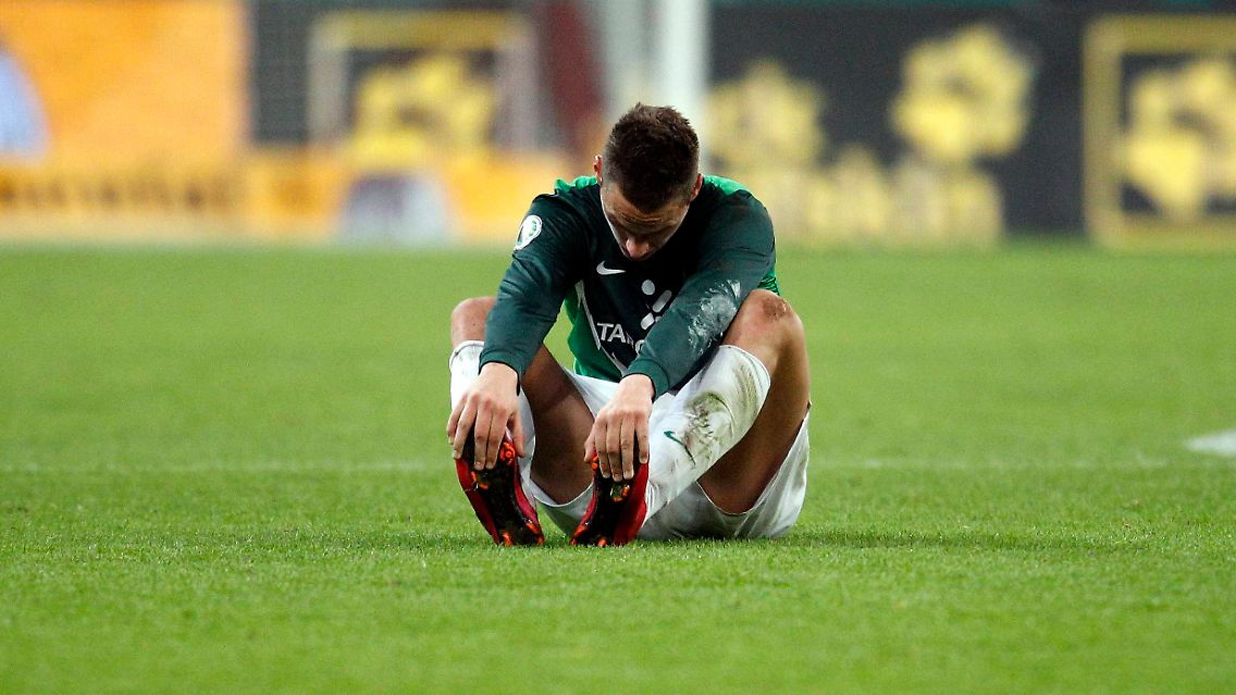 Untröstlich: Bremens Marko Arnautovic hätte drei Tore schießen müssen und schoss keins.