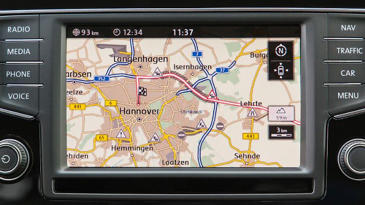 Bei häufig befahrenen Routen bietet das VW-Navi bei Stau Ausweichmöglichkeiten an.