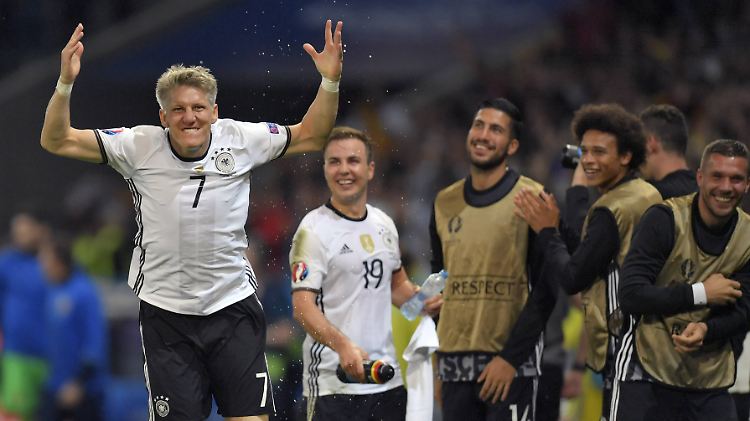Alter schützt vor Toren nicht: Bastian Schweinsteiger bewies das gegen die Ukraine.