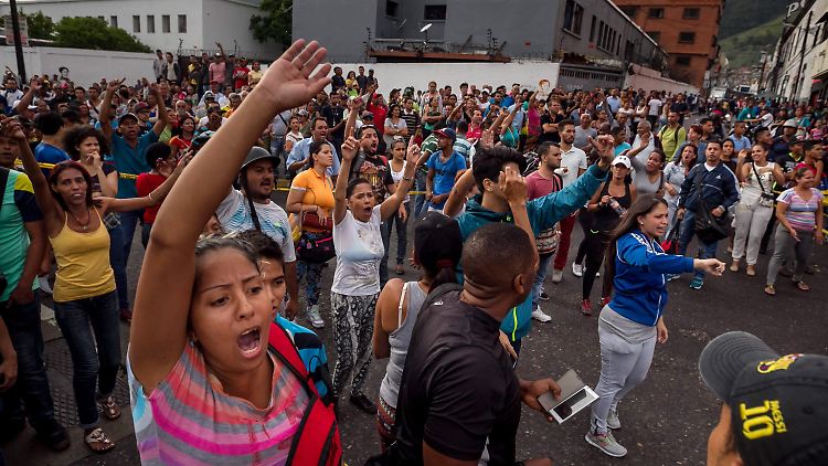 Bei den Menschen in Venezuela wächst der Unmut. Sie haben unter anderem zu wenig zu essen.