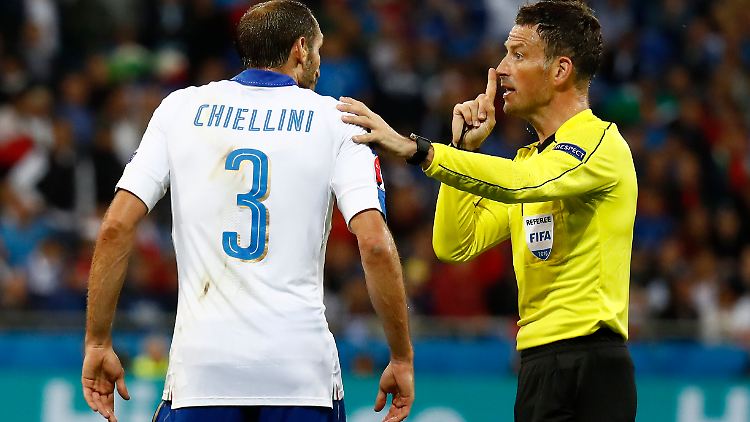 Psst! Den EM-Schiedsrichtern um Mark Clattenburg fällt es leicht, sich Respekt zu verschaffen. Ihre Leistungen sind einfach gut.