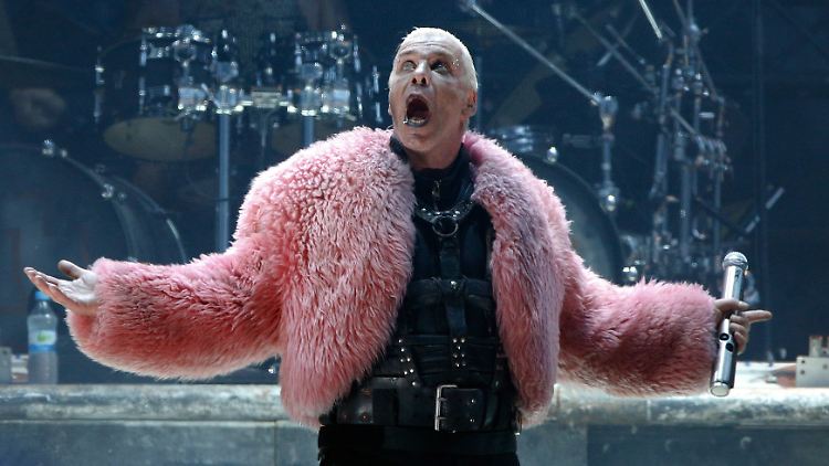 Rammstein ist bekannt für  extravagante Konzerte und Auftritte.