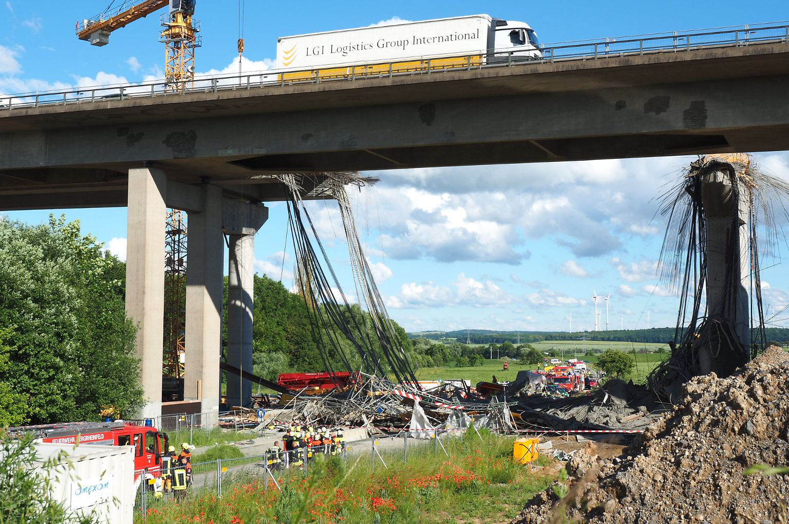 Vor mehreren Jahren schon musste der Verkehr auf der A7 bei Schweinfurt eingeschränkt werden, da die über 50 Jahre alte Talbrücke Schraudenbach etwa Schwerlasttransporte nicht mehr aushielt. 2015 begannen die Arbeiten am Neubau, ...