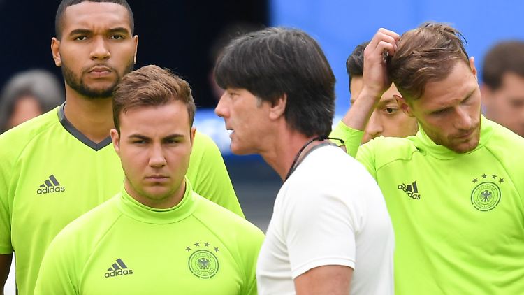 Joachim Löw setzt auf Mario Götze - doch irgendwie sind nicht alle von dem Bayern-Dribbler überzeugt.