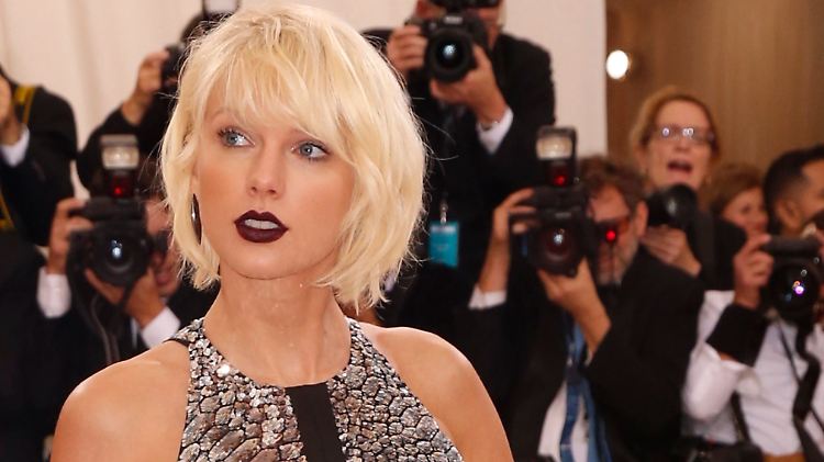 Taylor Swift bei ihrer Ankunft zur Met-Gala Anfang Mai. Hat es da schon mit Tom Hiddleston gefunkt?