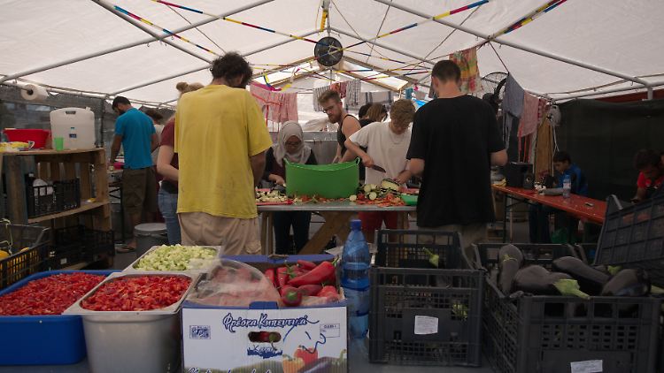 Blick in die "Eko Kitchen": Essen für 1200 Flüchtlinge täglich.