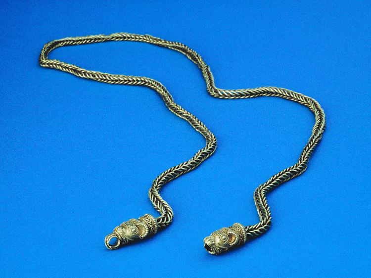 Die Goldkette wurde bereits 1911 entdeckt und soll auch zu dem Schatz gehören - sie wiegt 67 Gramm.