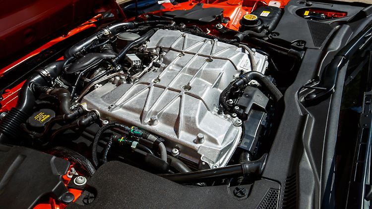 Der Fünfliter-V8 des F-Type SVR leistet jetzt 575 PS und bietet auch mit 700 Newtonmeter auch ein höheres Drehmoment.