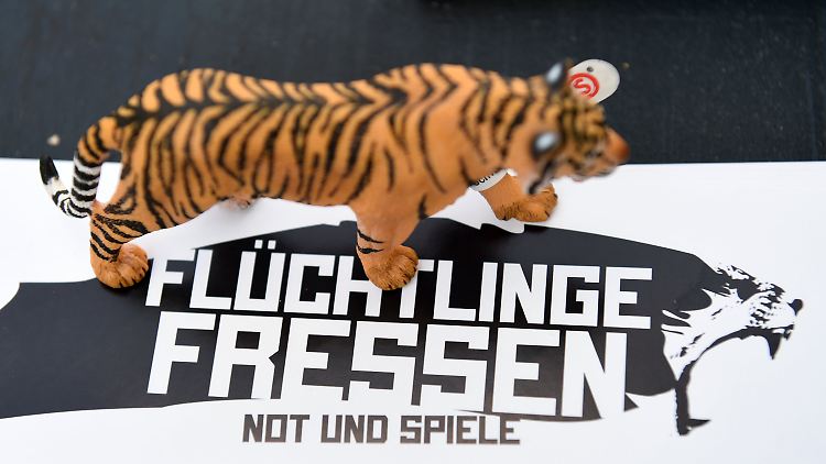 Die Kunstaktion "Flüchtlinge Fressen" sorgt für Aufsehen.