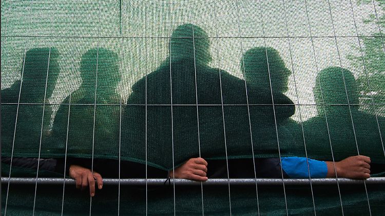 Die Zahl von Flüchtlingen aus den Maghreb-Staaten lagen mal bei mehreren Tausend pro Monat, gingen zuletzt aber drastisch zurück.