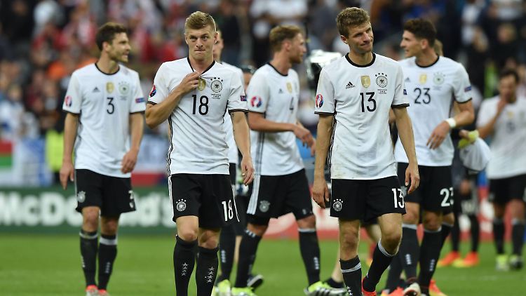 Die internationale Presse sieht den Weltmeister nach der Nullnummer gegen Polen entzaubert.