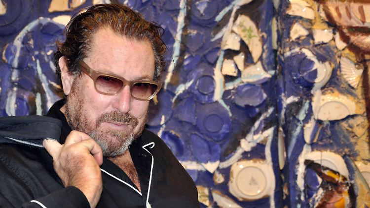 Die n-tv Dokumentation "Julian Schnabel - Im Pyjama in den Kunsthimmel" nähert sich einem der großen Phänomene der zeitgenössischen Kunst.