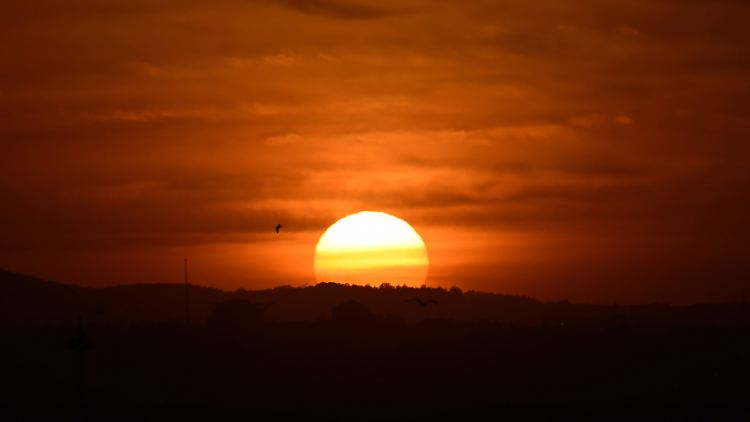 Sonnenaufgang in Melbourne, Australien: Diese Stadt war in den letzten Monaten auch hitzegeplagt, sie erlebte den wärmsten März ihrer Geschichte.