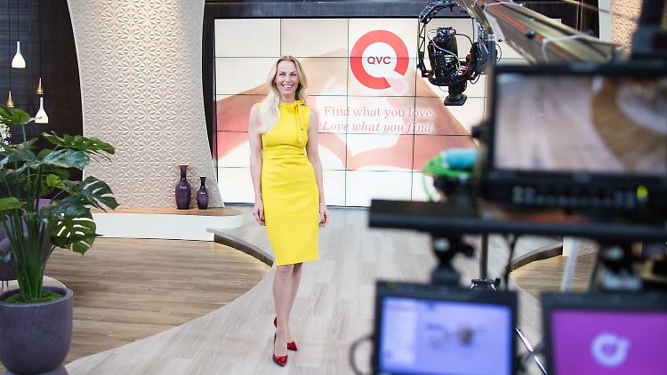 QVC-Moderatorin Angie Herzog bekommt viel Fanpost - sogar handgeschrieben.