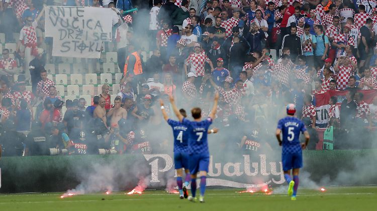 Die kroatischen Spieler schafften es nicht, die Fans zu beruhigen.