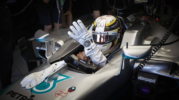 Lewis Hamilton lässt beim Training nichts anbrennen.