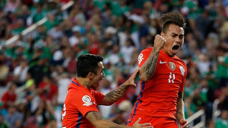 Der Chilene Eduardo Vargas hat allen Grund zur Freude.