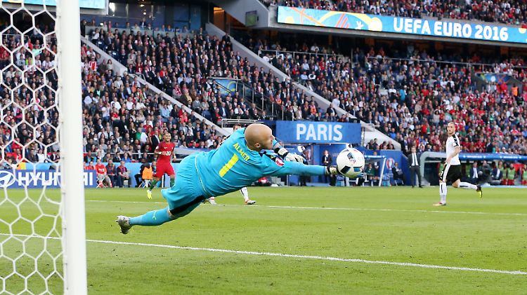 Klasseleistung gegen Portugal: Robert Almer.