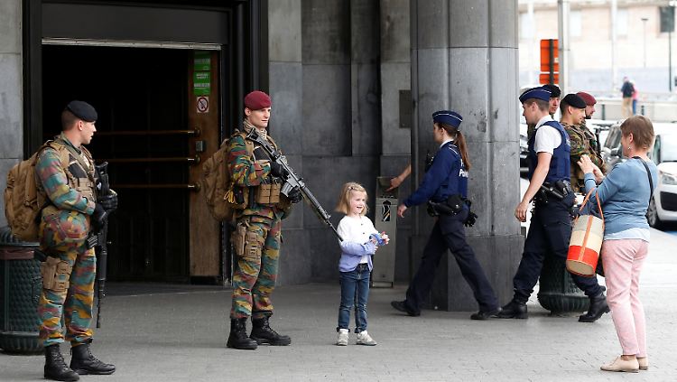 Familienfoto in Zeiten der Terrorbedrohung.
