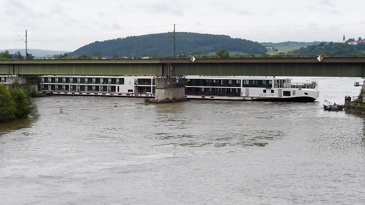 Wegen des starken Regens führt die Donau viel Wasser. 