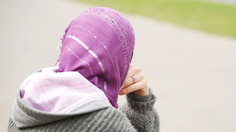 Frauen kann eine "Flüchtlingseigenschaft" zugesprochen werden, wenn sie "aufgrund ihres Geschlechts physischer oder psychischer Gewalt, einschließlich sexueller Gewalt und häuslicher Gewalt, ausgesetzt sind".