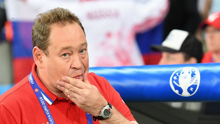Leonid Sluzki möchte, dass die Fans seine Mannschaft unterstützen, "wie es sich in einer  zivilisierten Gesellschaft gehört".