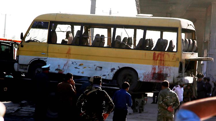 Der Bus wurde bei dem Attentat zerstört.