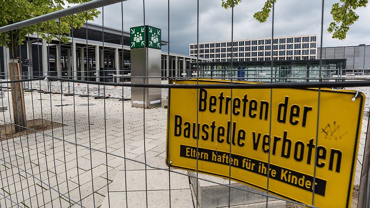 Bleibt womöglich noch mindestens bis 2018 eine Baustelle: der Flughafen Berlin-Brandenburg (BER). 