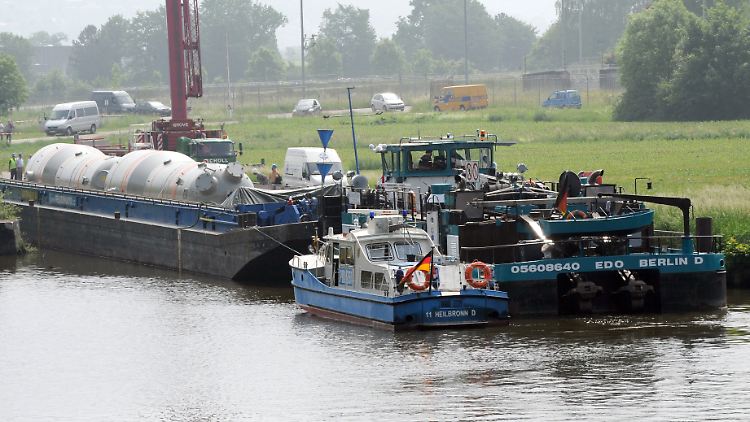 2012 wurden bereits Dampferzeuger aus dem Akw Obrigheim über den Neckar abtransportiert.