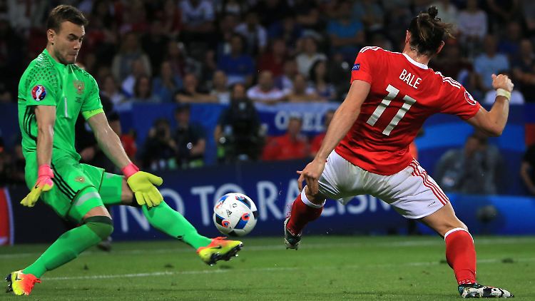 Die Entscheidung: In der 67. Minute traf Gareth Bale zum 3:0, Ersatz-Kapitän Igor Akinfejew ist chancenlos.