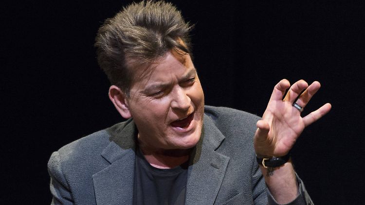 Charlie Sheen hat eine ziemliche peinliche Geschichte über Donald Trump auf Lager.