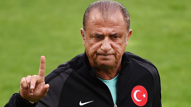 Ärgert sich über die Kritik an den Leistungen seines Teams: Türkei-Trainer Terim.