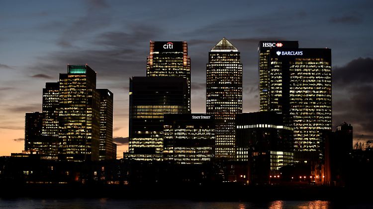 Im Londoner Finanzviertel  wird kommende Nacht in vielen Büros Licht brennen. 