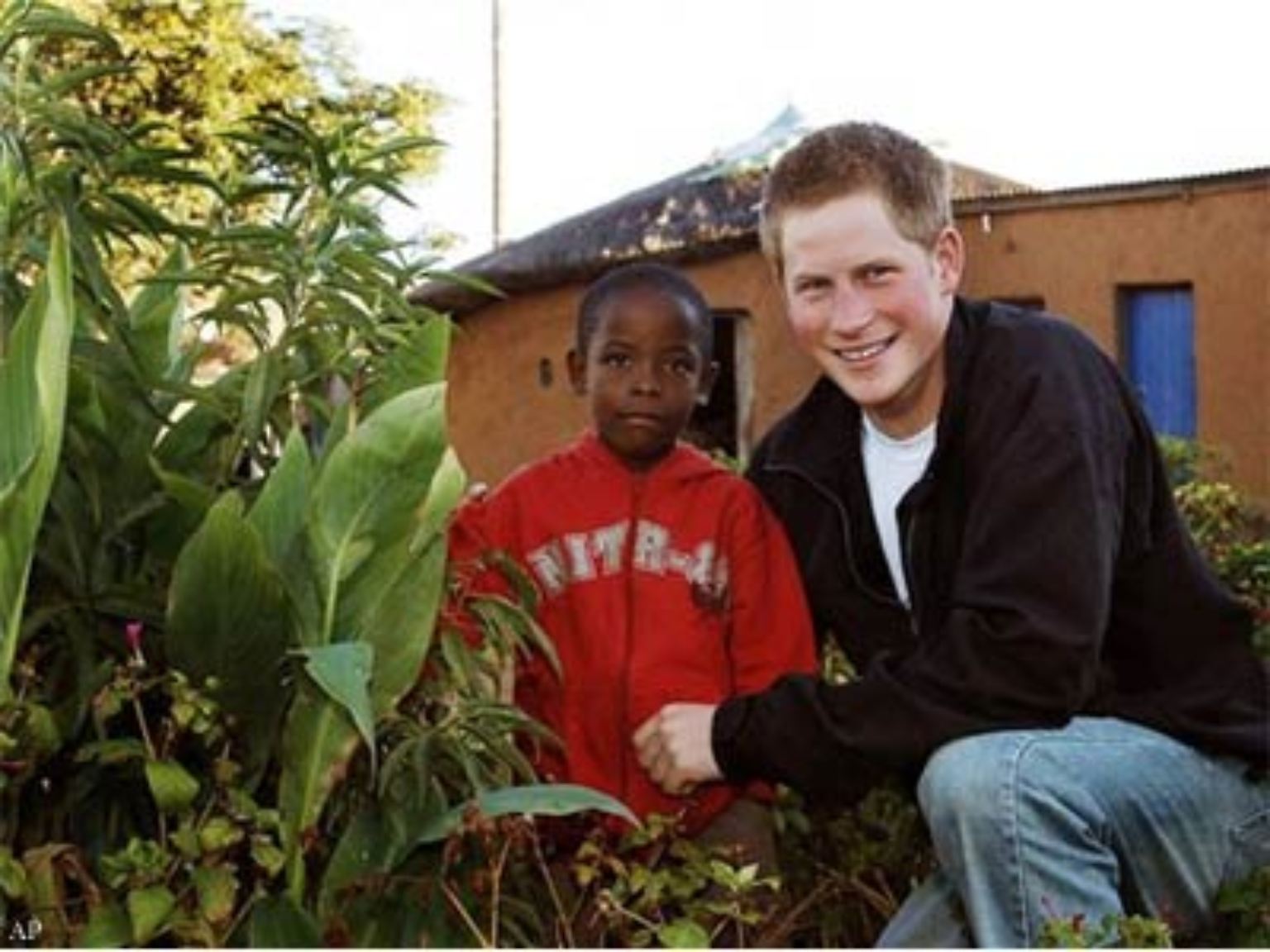 Der britische Prinz Harry (21) ist gerade auf einer zauberhaften Mission in Afrika unterwegs.