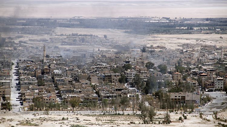 In dem zum Großteil zerstörten syrischen Städten gibt einen enormen Bedarf an Materialien zum Wiederaufbau.