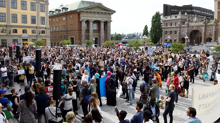 Das neue Gesetz stößt auf Widerstand - wie hier vor dem Parlament.