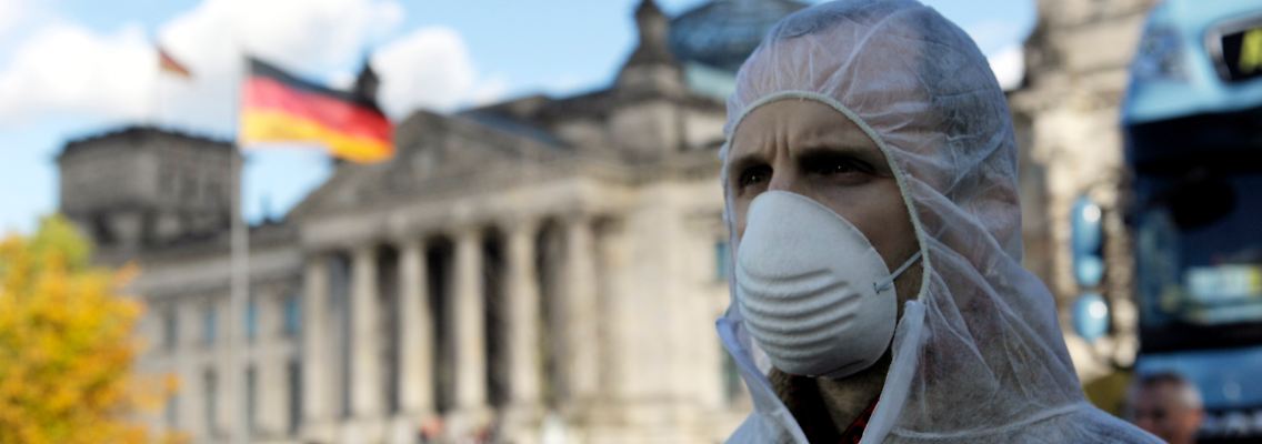 Anti-Atom-Protest am Montag vor dem Reichstag. Offen ist, ob die Laufzeitenverlängerung jemals in die Praxis umgesetzt werden wird.