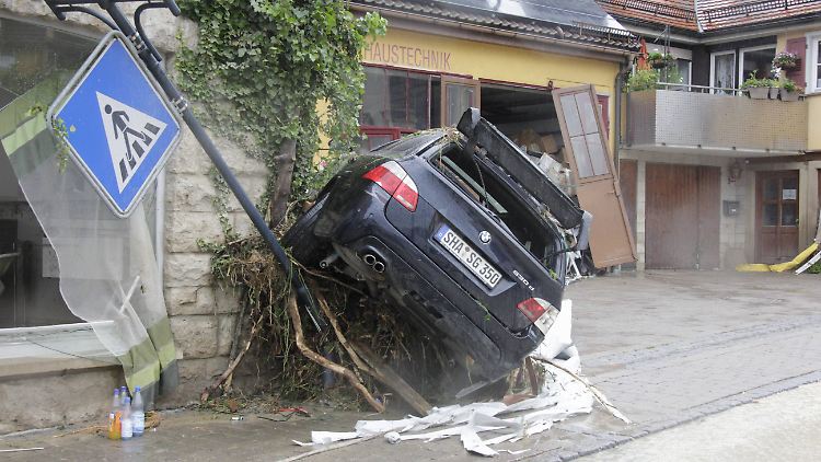 Die Elementarschadenversicherung zahlt auch bei Schäden durch Starkregen, Überschwemmung, Rückstau oder Hochwasser. 