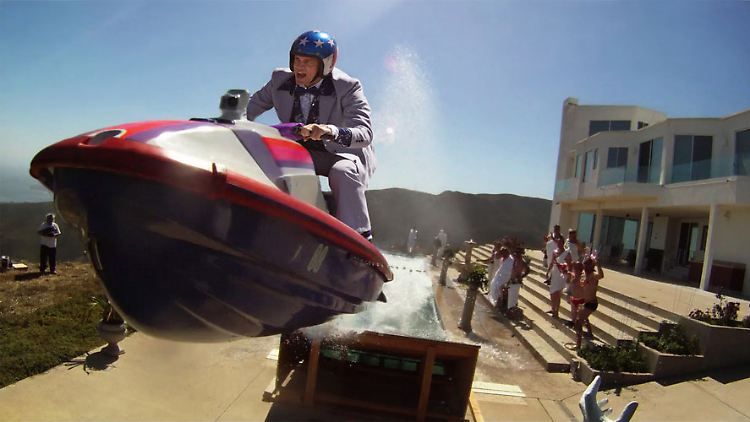 Go, Johnny, go: Mr. Knoxville auf dem Jetski.