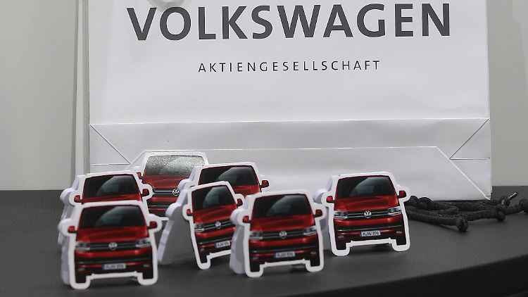 Give-aways für die Aktionäre. Viele Anteilseigner sind jedoch mit kleinen Zugeständnissen nicht mehr bei Laune zu halten. 
